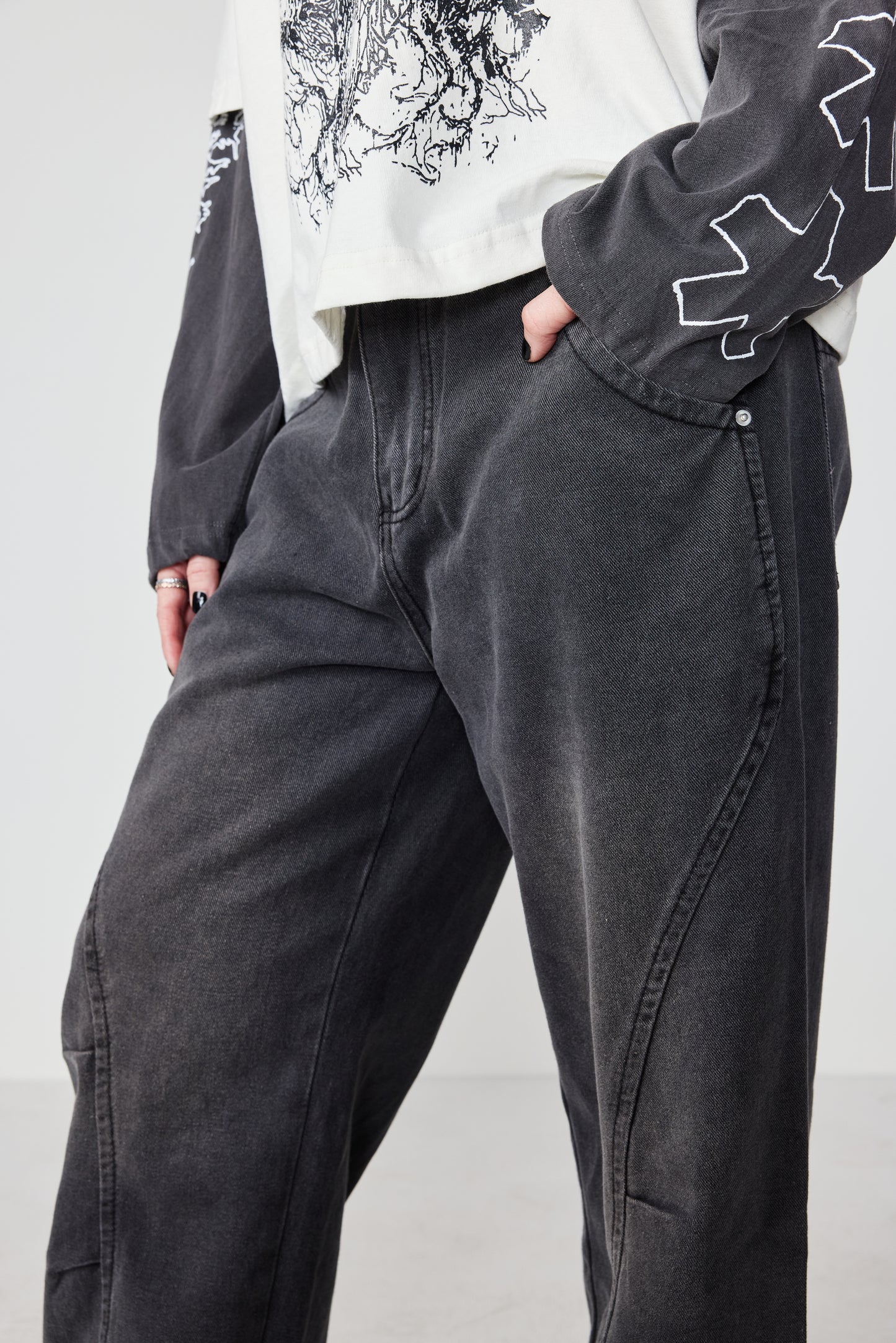 FADED BLACK WIDE LEG JEANS