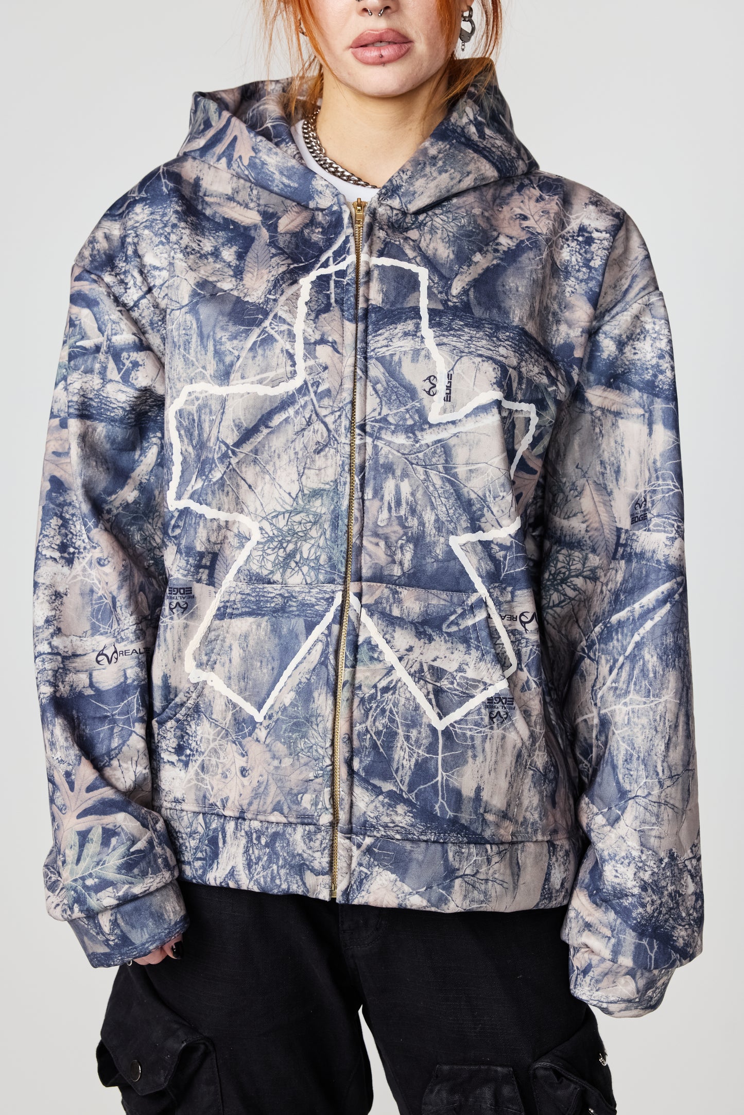 THE REALTREE CHALK OUTLINE ZIP-UP HOODIE