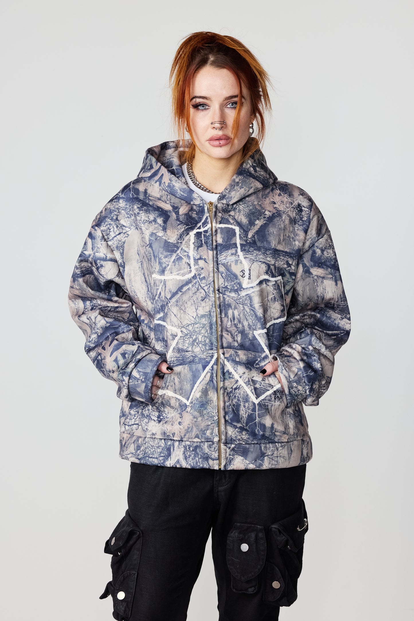 THE REALTREE CHALK OUTLINE ZIP-UP HOODIE