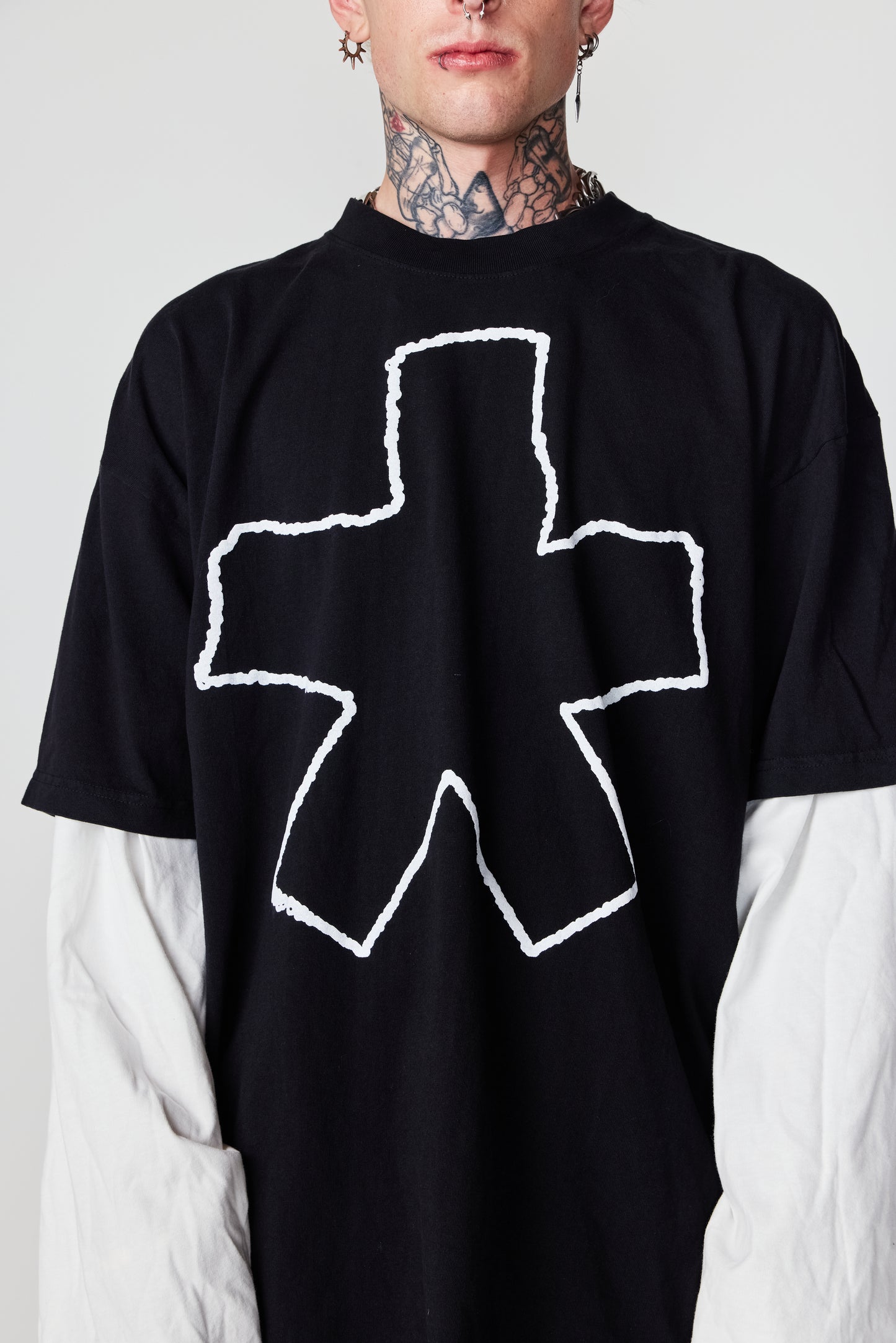 THE 'CHALK OUTLINE' LAYERED T