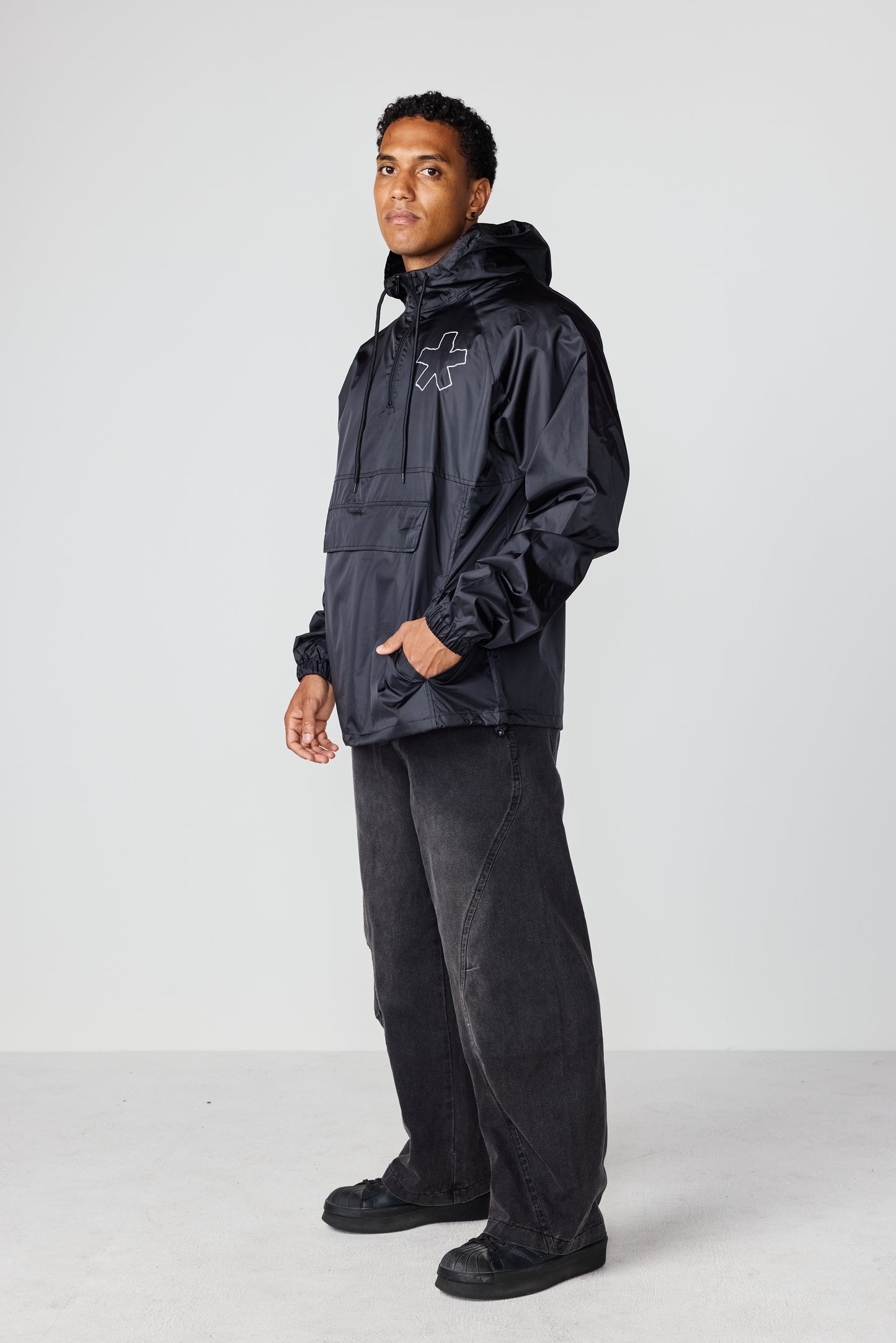 THE 'CHALK OUTLINE' ANORAK HALF-ZIP PULLOVER